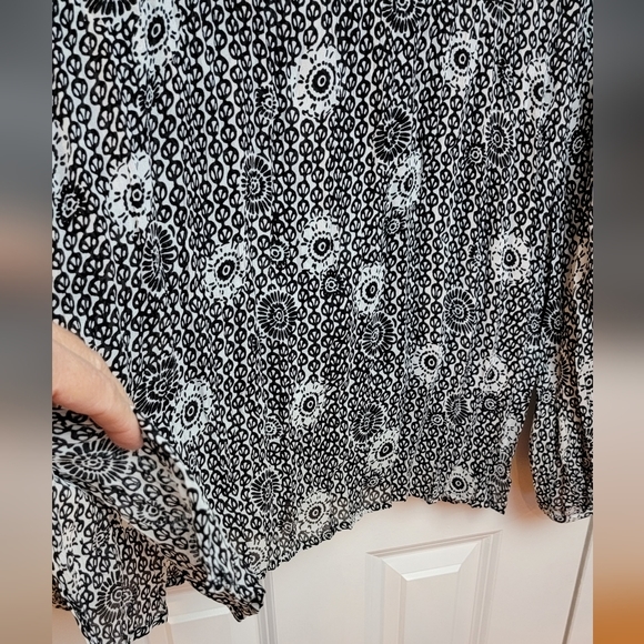 Sunny Leigh Crinkled Long Sleeved Top Women's Medium - Picture 11 of 12